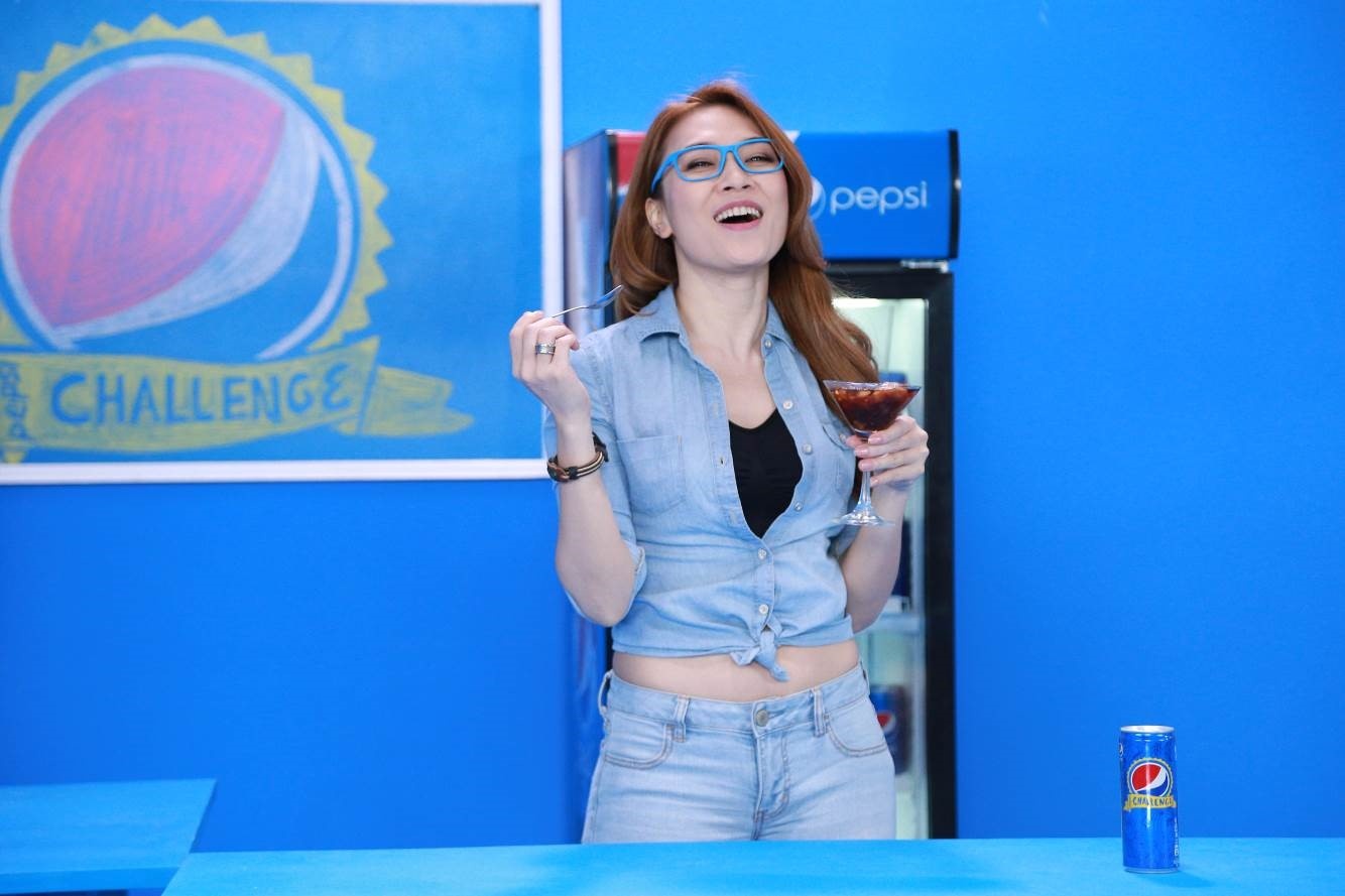 My Tam tro tai lam ao thuat gia trong clip moi hinh anh