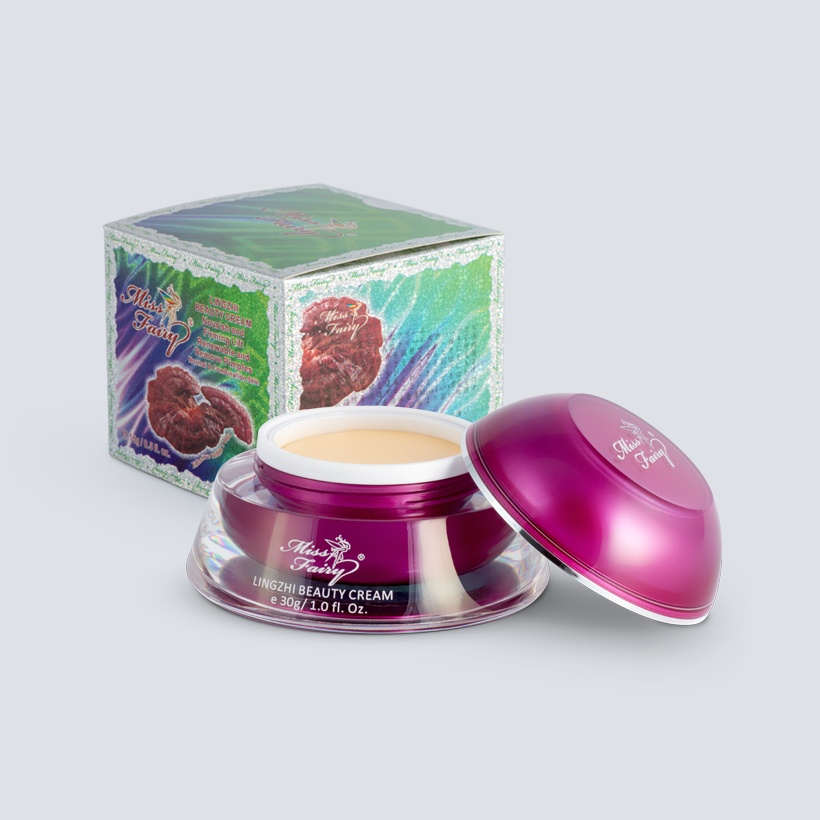 Làn da của Lilly Luta được chăm sóc hàng ngày với kem có thành phần Linh Chi.