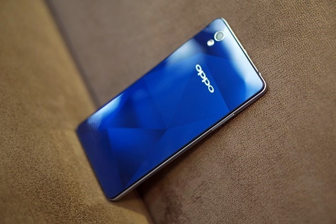 Danh gia OPPO Mirror 5: Vien kim cuong khac biet hinh anh