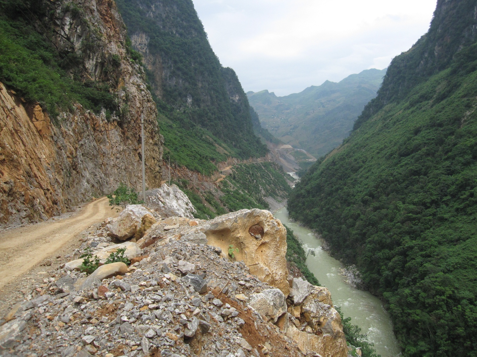 Bitexco tich cuc dau tu nhieu cong trinh thuy dien hinh anh