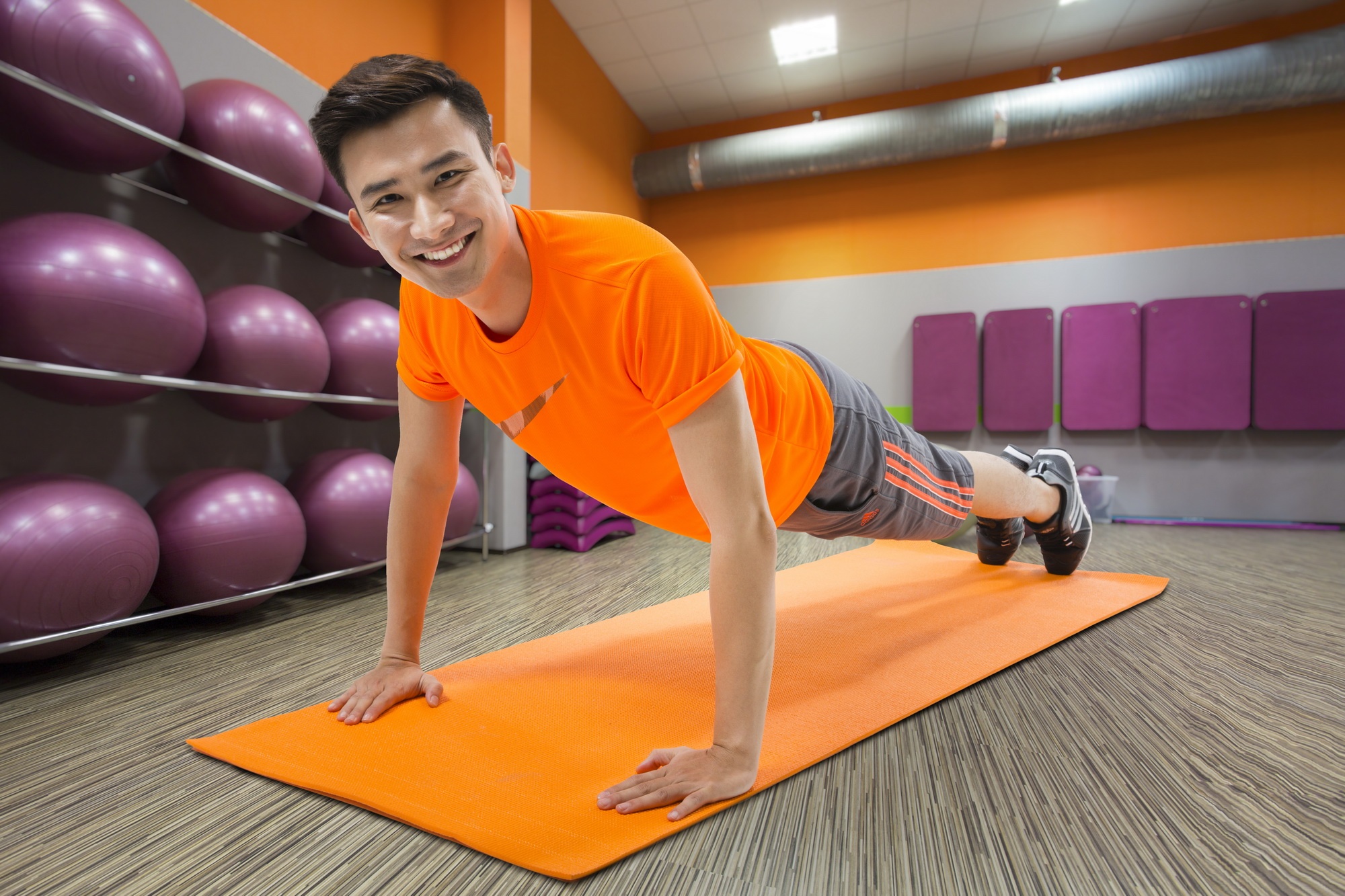Bi quyet tap gym giu voc dang cua Chi Thien hinh anh