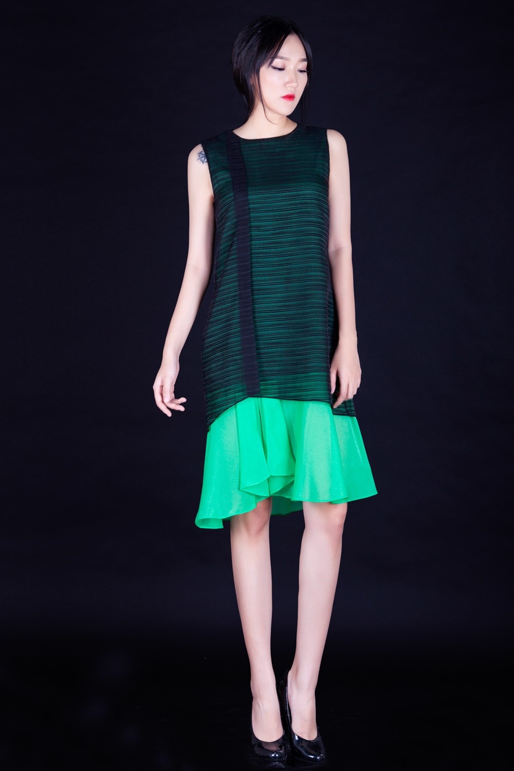  Đầm xẻ đuôi cá thu hút nhiều tín đồ thời trang.  