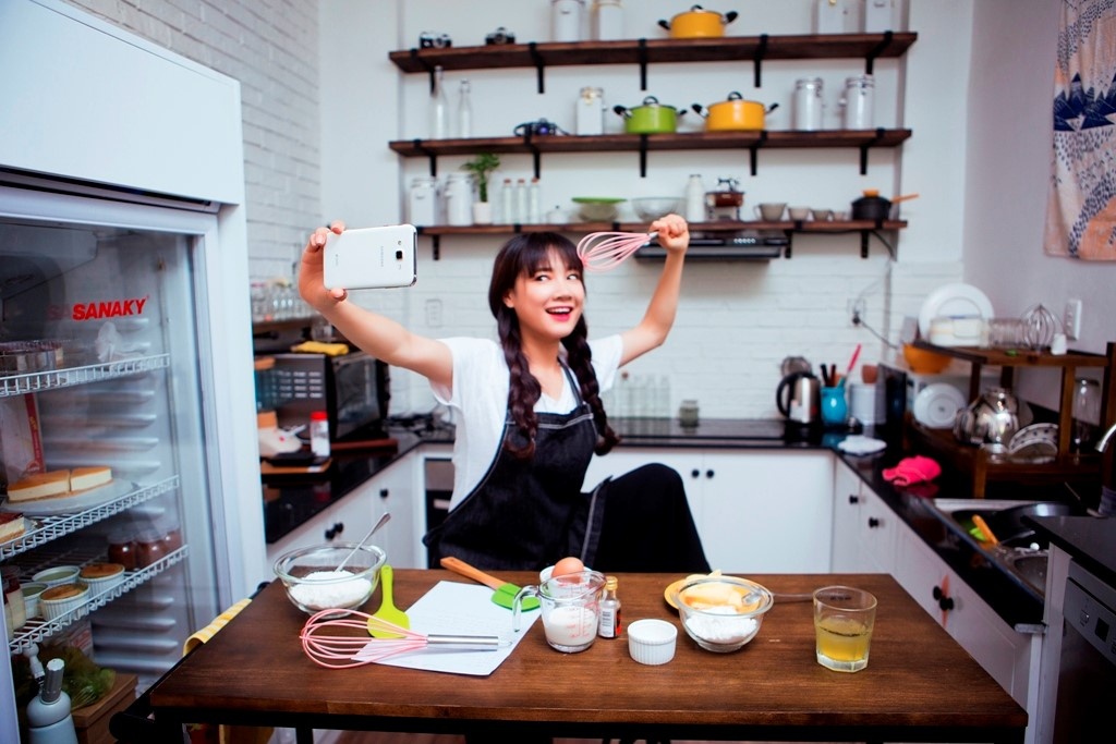 Nhung kieu pose hinh doc dao cua sao Viet hinh anh