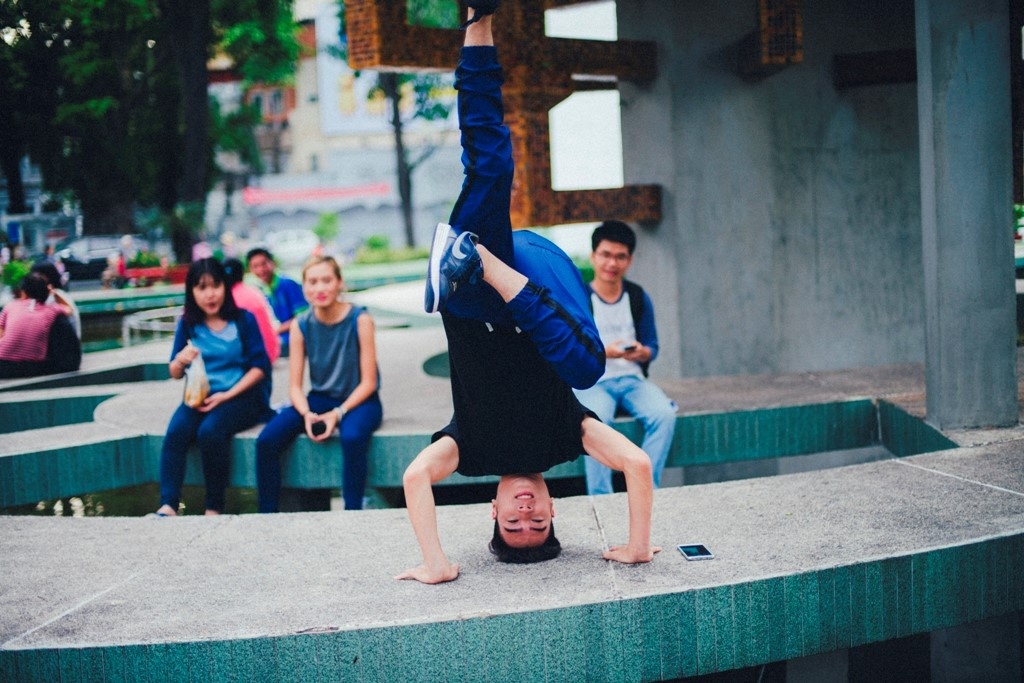   Những bức ảnh của Slim V hiếm khi trùng lặp ý tưởng, anh chàng sẵn sàng thử nghiệm nhiều kiểu pose ảnh mới lạ, thậm chí hơi… nguy hiểm.    