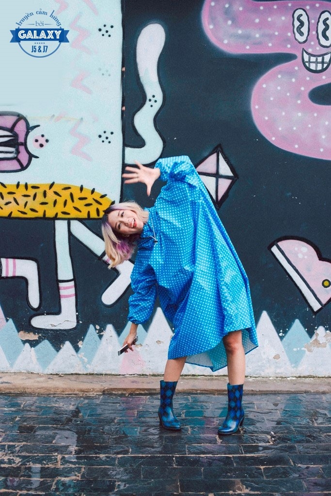   Dạo gần đây Nhã Phương, Min và Slim V đều tham gia vào trào lưu khoe ảnh #LATOIMOINGAY và ghi lại những cái nhìn của riêng mình về những điều đơn giản xung quanh, để chia sẻ với fan những cảm nhận độc đáo về cuộc sống.