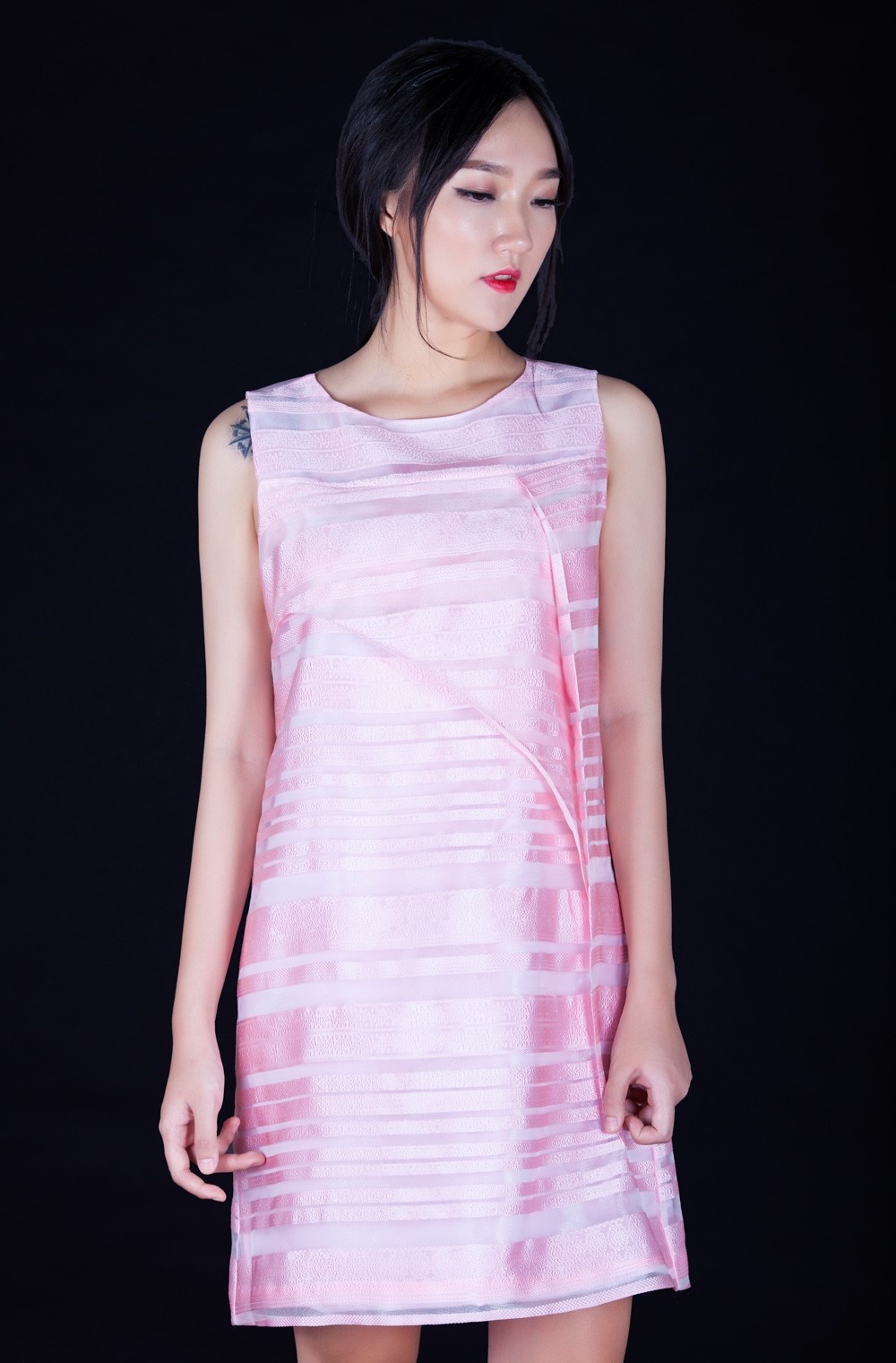  Đầm suông tạo sự thoải mái cho người mặc, thích hợp trong những ngày bận rộn, phải di chuyển nhiều.  