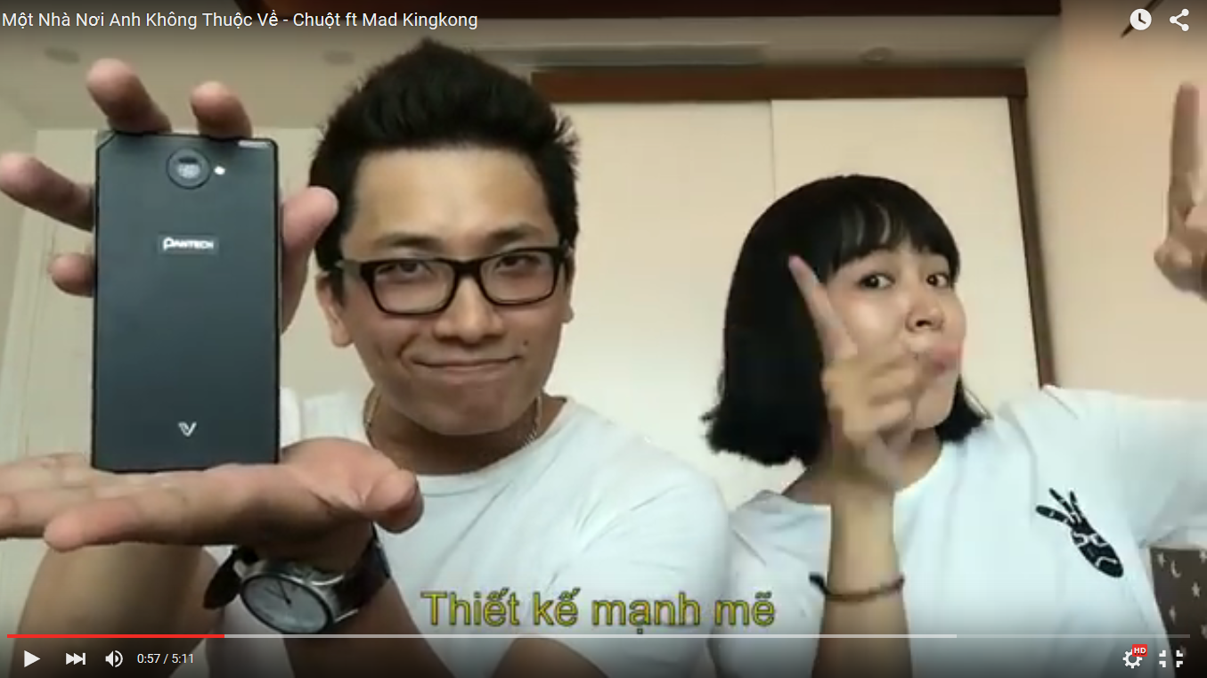 Cặp đôi mashup Lê Chi - Đức Nguyễn cũng có 1 clip rất vui review sản phẩm.