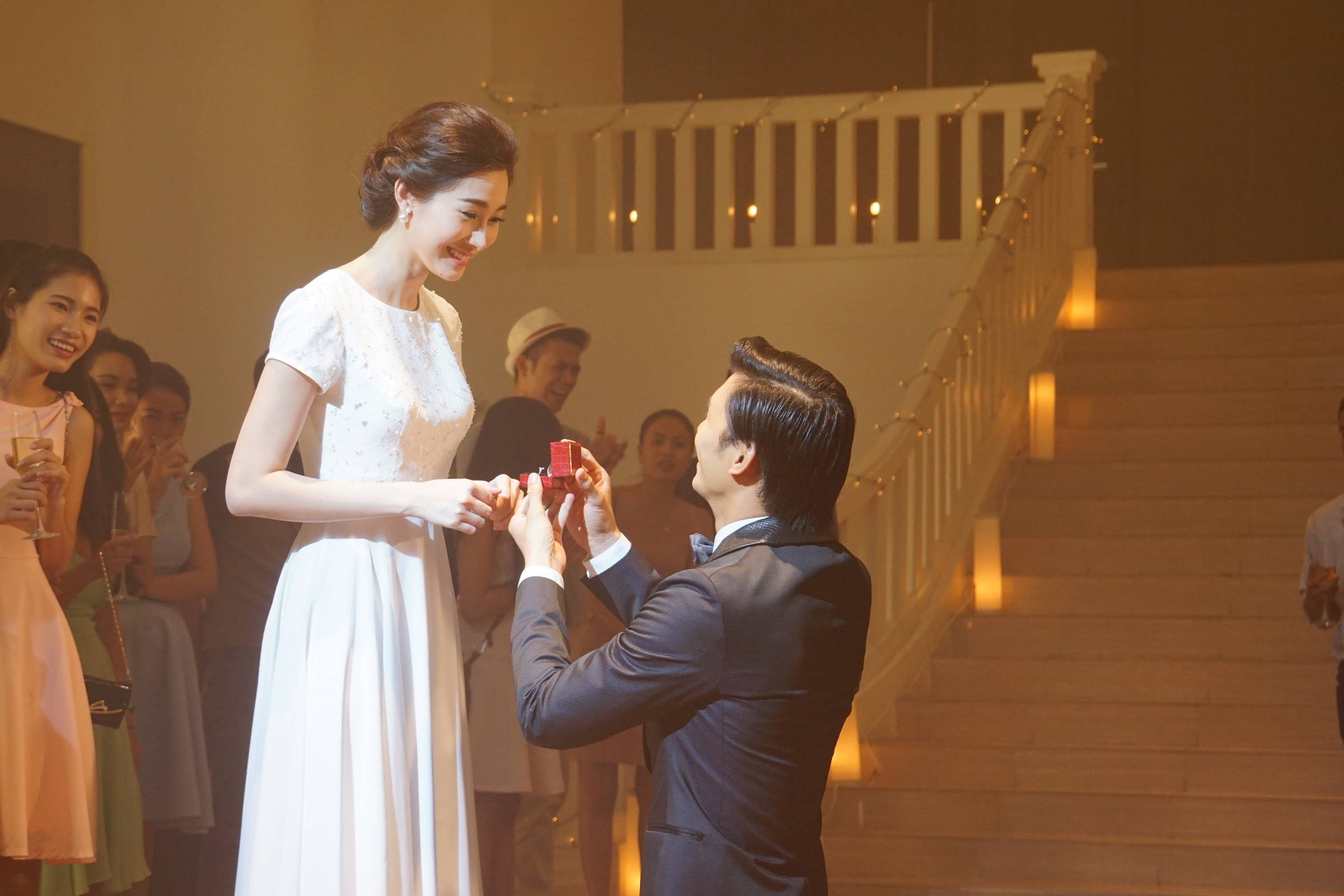 Nhan Phuc Vinh chuan bi cong phu cho man cau hon hinh anh