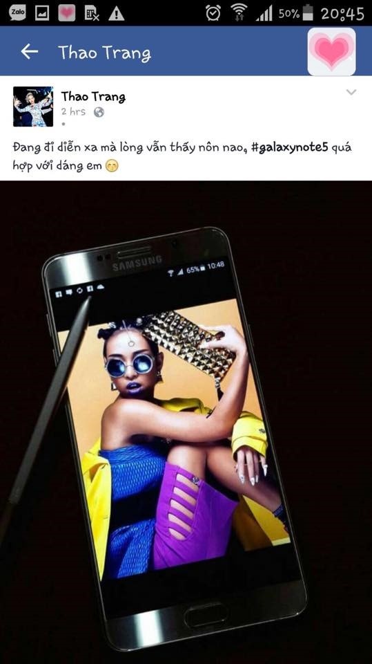 Trên trang cá nhân, Thảo Trang cập nhật hình ảnh chiếc Galaxy Note 5 phiên bản đen sapphire sang trọng và quyến rũ, phù hợp với phong cách cá tính của cô.