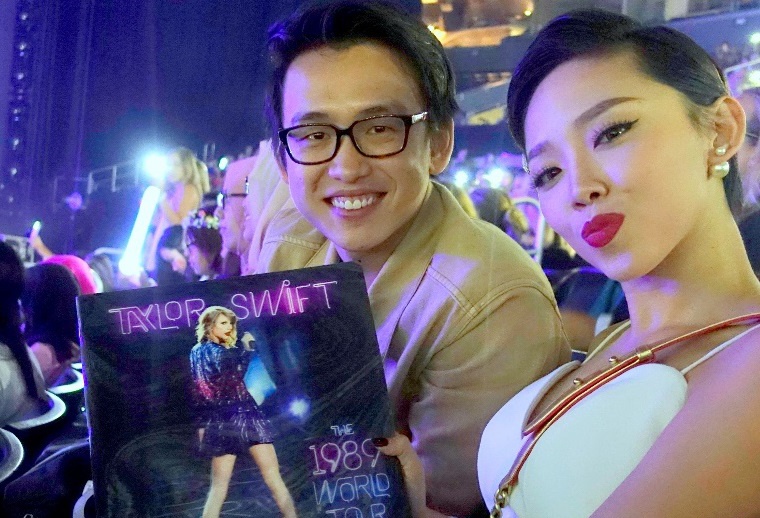 Toc Tien va Quang Bao hoa ‘fan cuong’ khi xem Taylor Swift hinh anh