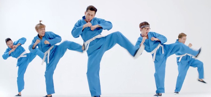 Để khoe với fan những vũ đạo ngộ nghĩnh này, Isaac đã quay lại 19 điệu nhảy bằng chiếc điện thoại Samsung Galaxy J1 pin trâu.