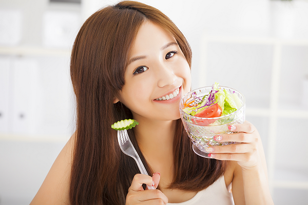 Ăn nhiều rau là cách làm hữu hiệu giúp làn da thêm khỏe, đẹp.