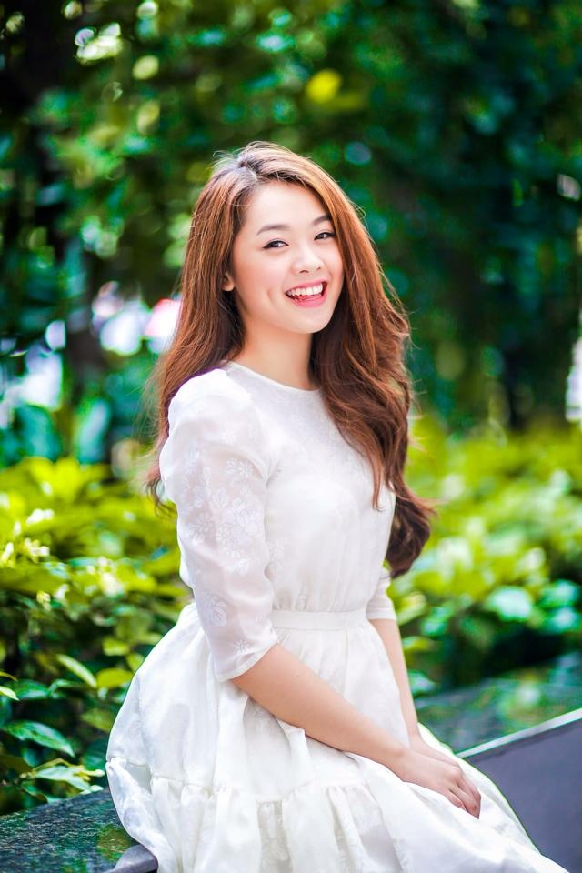 Khánh Tiên đang có những bước đi đầu tiên trong sự nghiệp ca hát của mình.