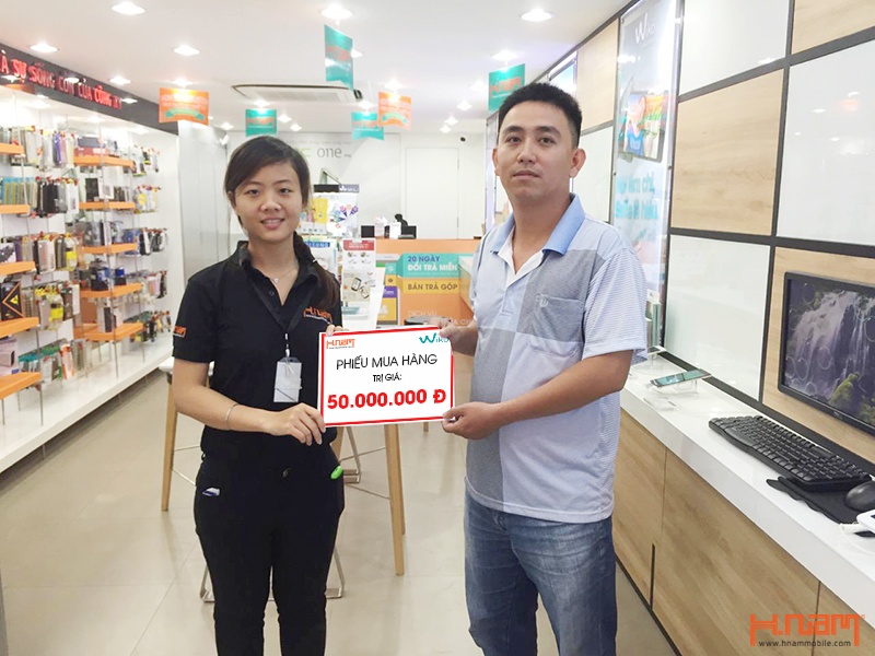 Bat ngo trung 50 trieu dong khi mua dien thoai o HnamMobile hinh anh