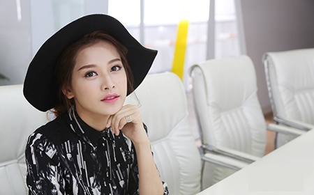 Chi Pu là một trong bộ ba quyền lực của cuộc thi thời trang Shine your style.