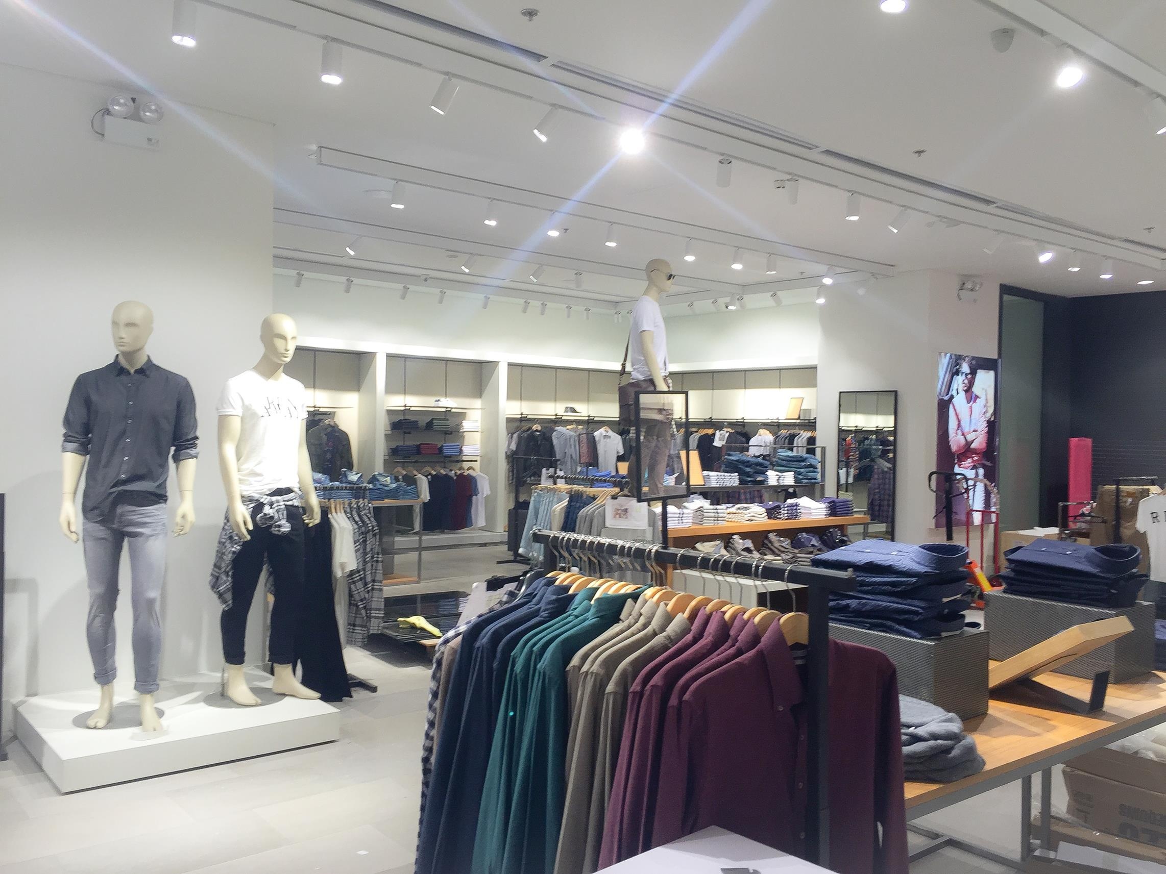 Khuyen mai mung khai truong cua hang thu 2 Mango Mega Store hinh anh