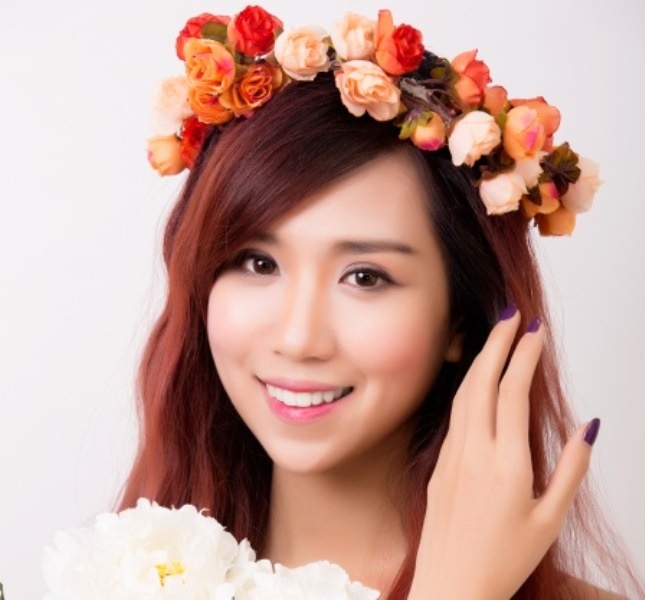 Trang diem mat trong veo voi kinh ap trong SEED Nhat Ban hinh anh