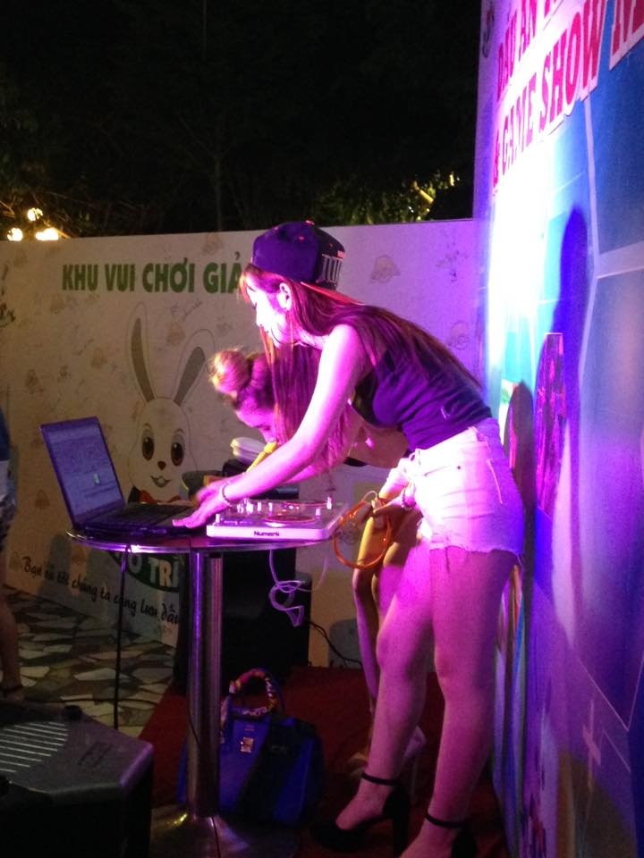 Những buổi biểu diễn DJ sôi động ở các khu vui chơi chắc chắn sẽ mang lại cho bạn cảm giác cực kì thư giản và thích thú.