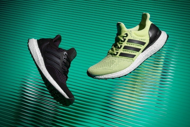 Ultra Boost với khả năng hoàn trả năng lượng phù hợp cho chạy đường dài.
