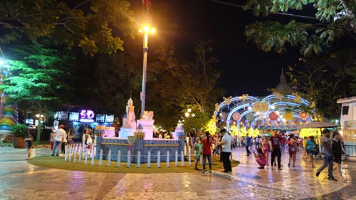 Rộn ràng với những chương trình gameshow mini, trò chơi dân gian và cùng chọn cho mình những phần quá giá trị và hấp dẫn.