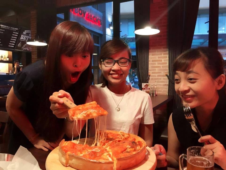 Nhung mon an hut khach cua to hop vui choi The Yard hinh anh