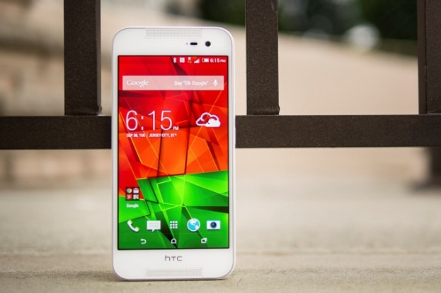 HTC Butterfly 2 có khả năng chống nước chuẩn IP57, đáp ứng tốt nhu cầu của phượt thủ.