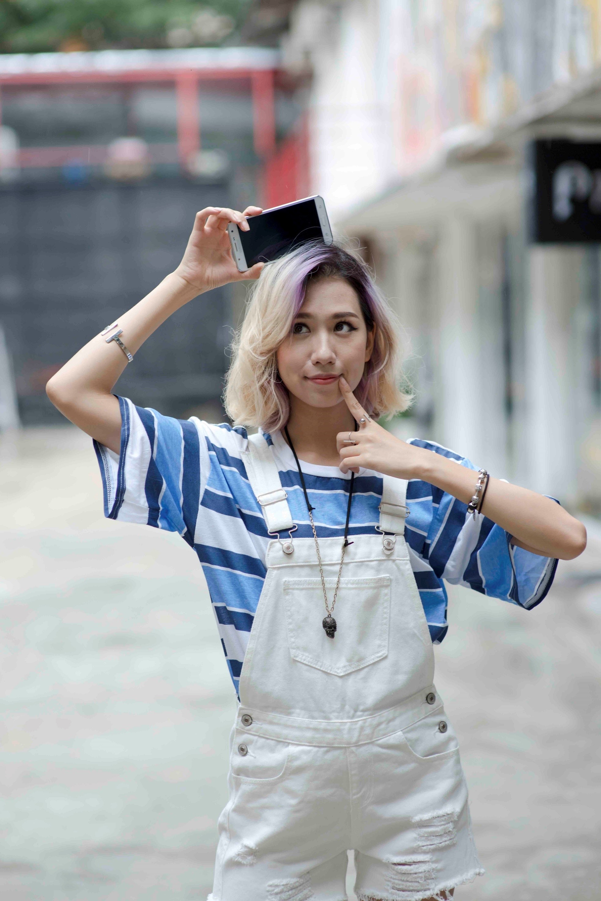 Đó là lý do nữ ca sĩ trẻ ghi lại hình ảnh trẻ trung từ chiếc smartphone cá tính.