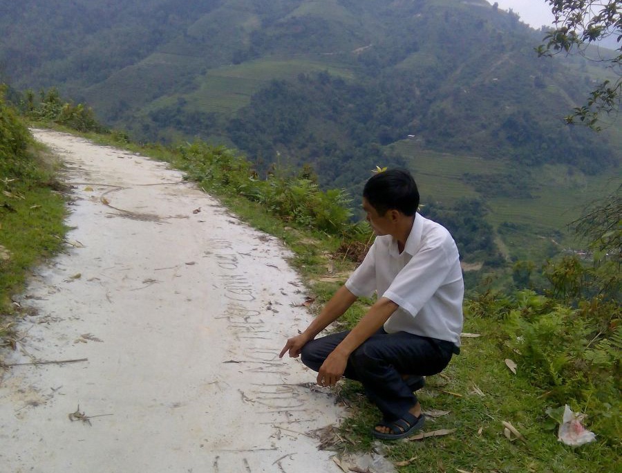 ‘Slogan’ o huyen ngheo bien gioi hinh anh