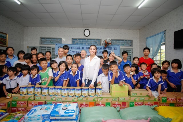 Hoa hau Brandy Ngo gian di di tu thien hinh anh