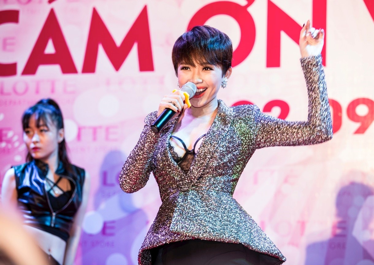 Toc Tien mang vu dieu cong chieng khuay dong san khau thu do hinh anh