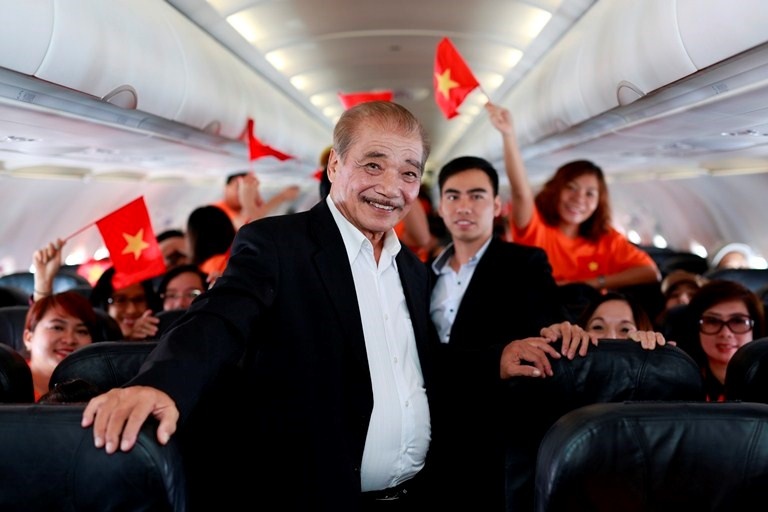  NSND Trần Hiếu cho biết đây là lần đầu tiên ông được mang tiếng ca phục vụ người dân trên máy bay trong ngày Quốc khánh.  