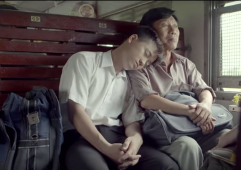 Clip ngan ve tinh cha con khien nguoi xem roi le hinh anh