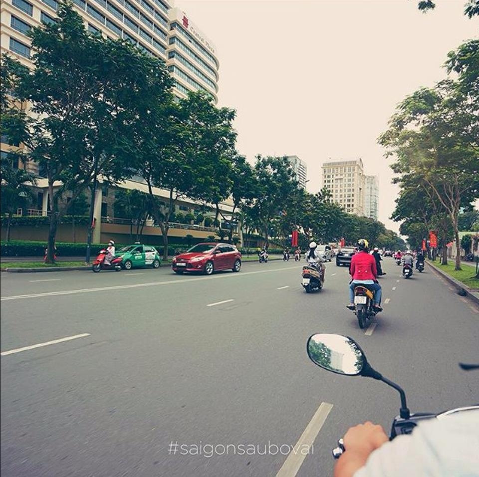 Nhiều bạn trẻ thích thú với ý tưởng này và nhanh chóng chia sẻ các bức ảnh với hashtag #saigonsaubovai. Thông qua những tấm hình này, Sài Gòn bỗng hiện lên vừa lạ, vừa quen.