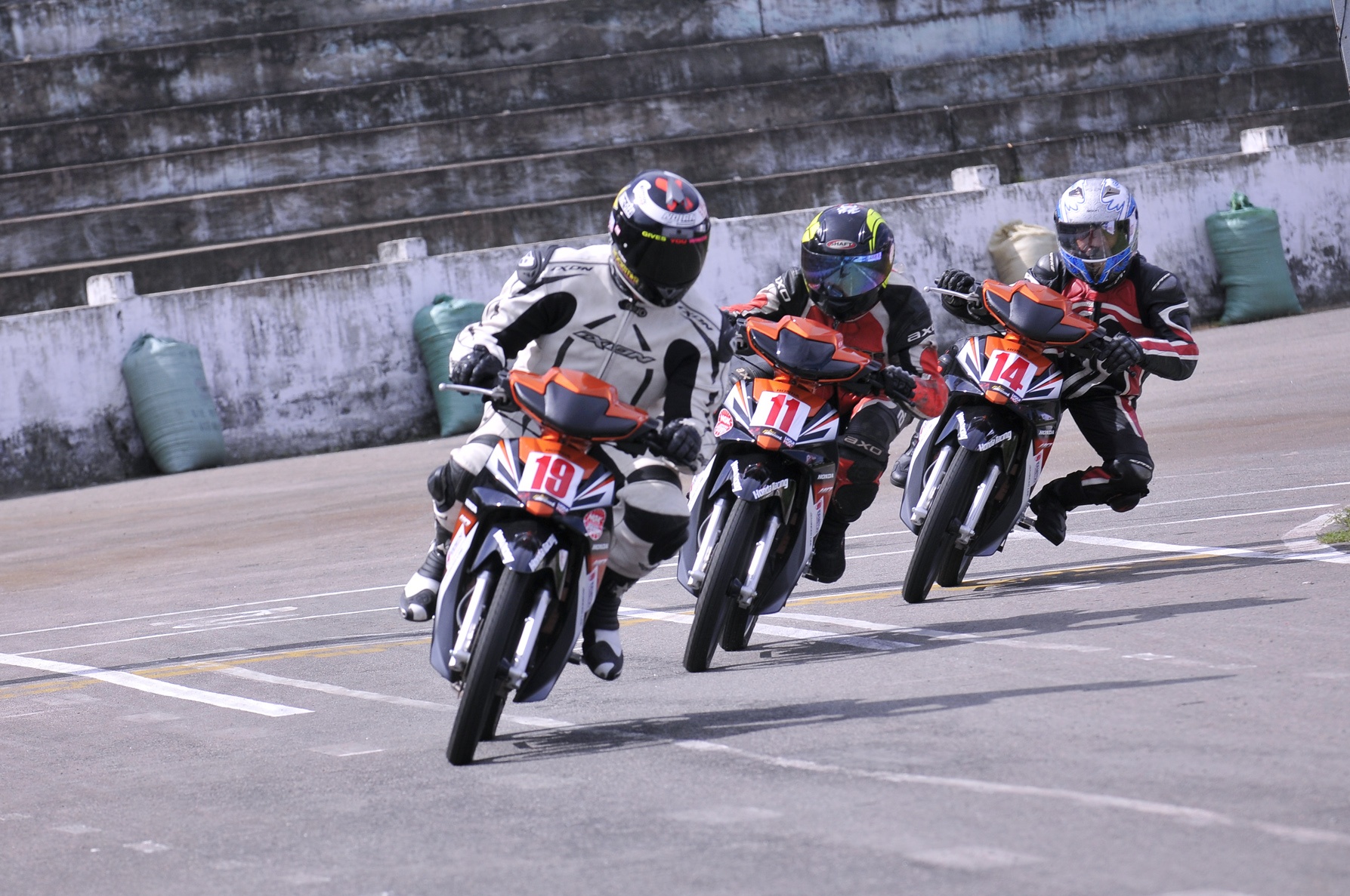 Honda phat dong cuoc thi 'Thanh nien voi van hoa giao thong' hinh anh