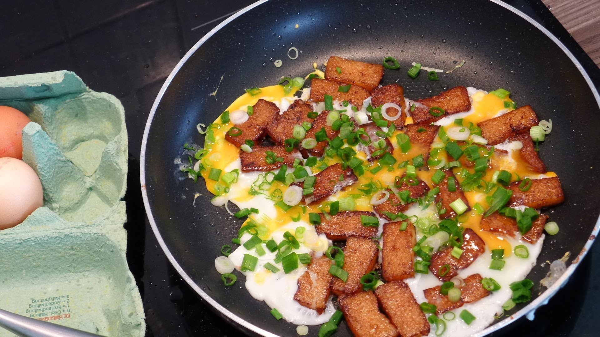 Bột chiên là món ăn có sự kết hợp tinh tế giữa các mùi vị với nhau.