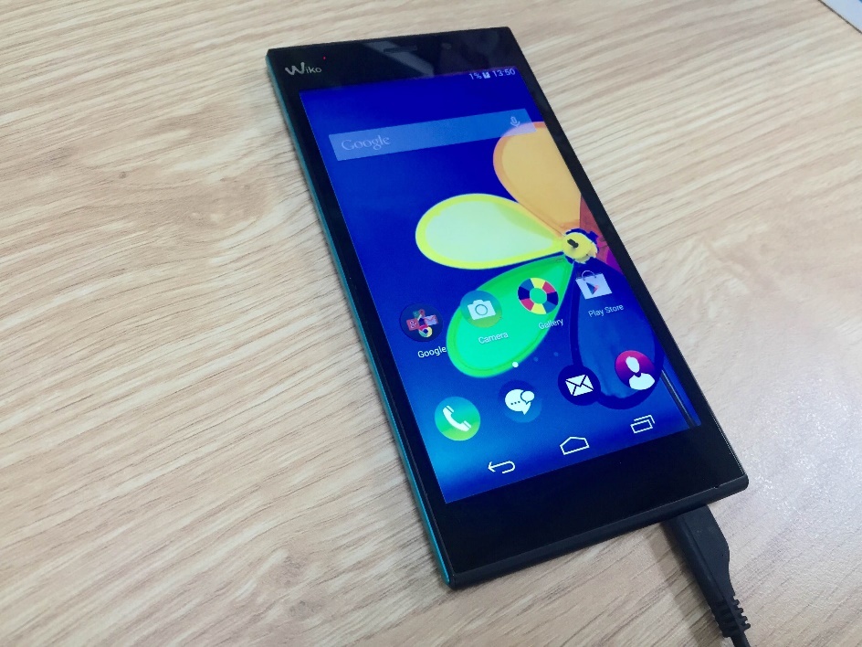 Màn hình của Wiko chuẩn phablet, thu hút người dùng trẻ.