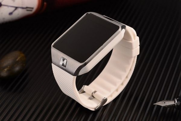 Sở hữu rất nhiều tính năng cùng thiết kế cao cấp nhưng inWatch C hiện đang được niêm yết trên website của inWatch với giá chỉ 990.000 đồng. Và nếu bạn mua inWatch C trước ngày 15/9, bạn sẽ được hưởng khuyến mại giá chỉ còn 890.000Đ và được tặng kèm một thẻ nhớ 8 GB chính hãng.