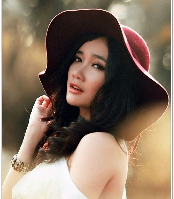 Nhã Phương được khán giả yêu mến gọi thân mật là “hot girl bánh giò”.