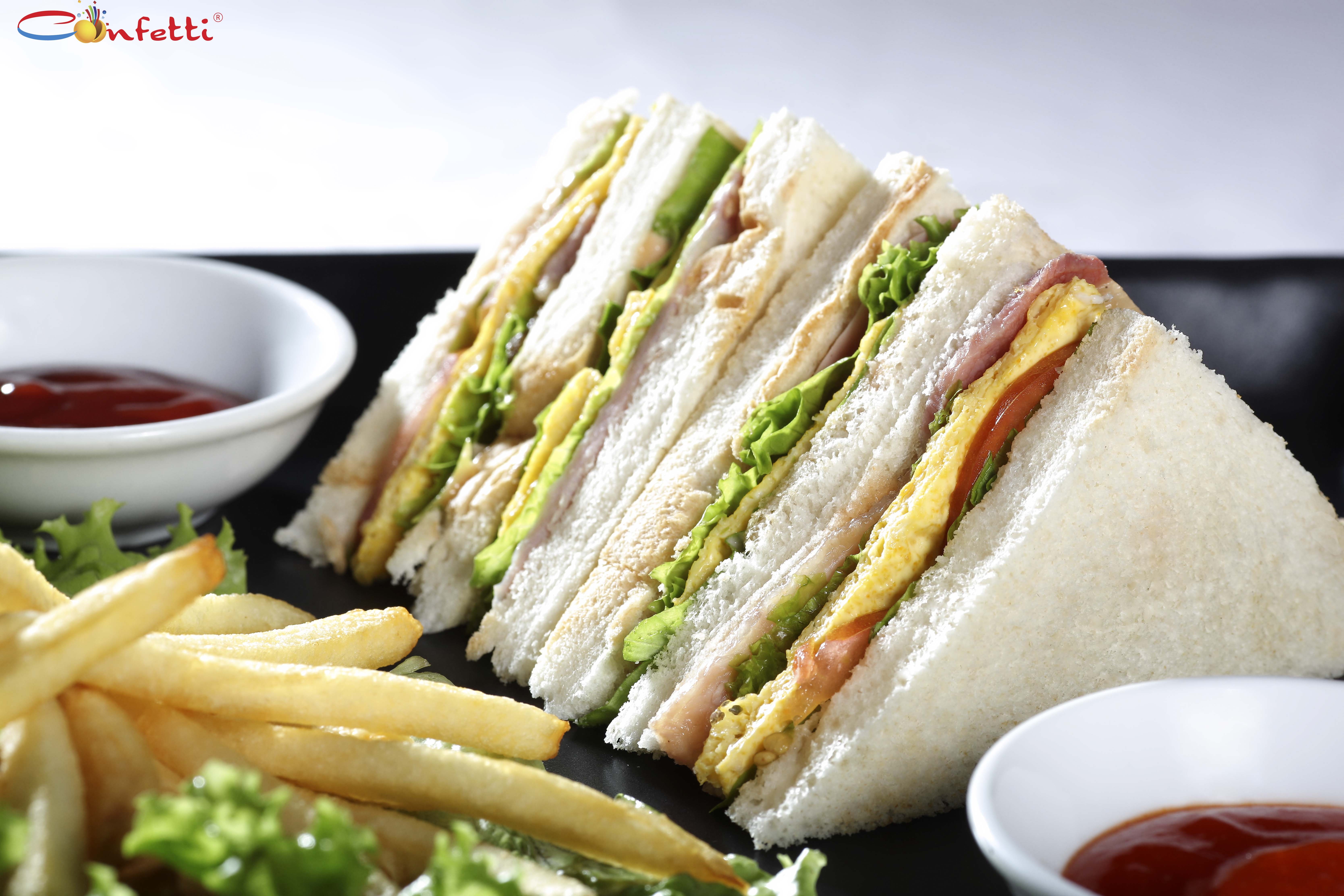 Sandwich 3 tầng – sự lựa chọn hoàn hảo cho bữa ăn nhanh tại sân bay