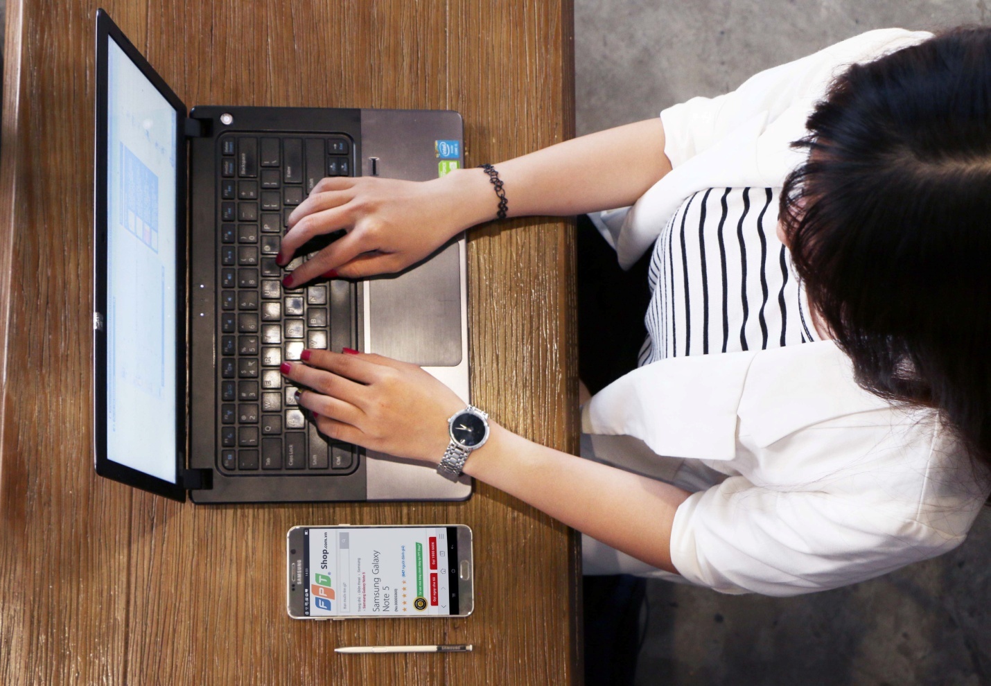 Mua tra gop Galaxy Note 5 lai suat 0 dong tai FPT Shop hinh anh