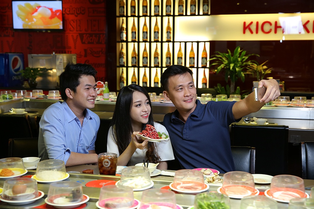 Thực khách sẽ được khám phá các Hương vị lẩu đặc trưng theo mùa như: lẩu xương bò hầm mùa thu Aki Nabe, lẩu Tom yum, lẩu ớt Tây Tạng với các ưu đãi cực kỳ hấp dẫn tại nhà hàng.