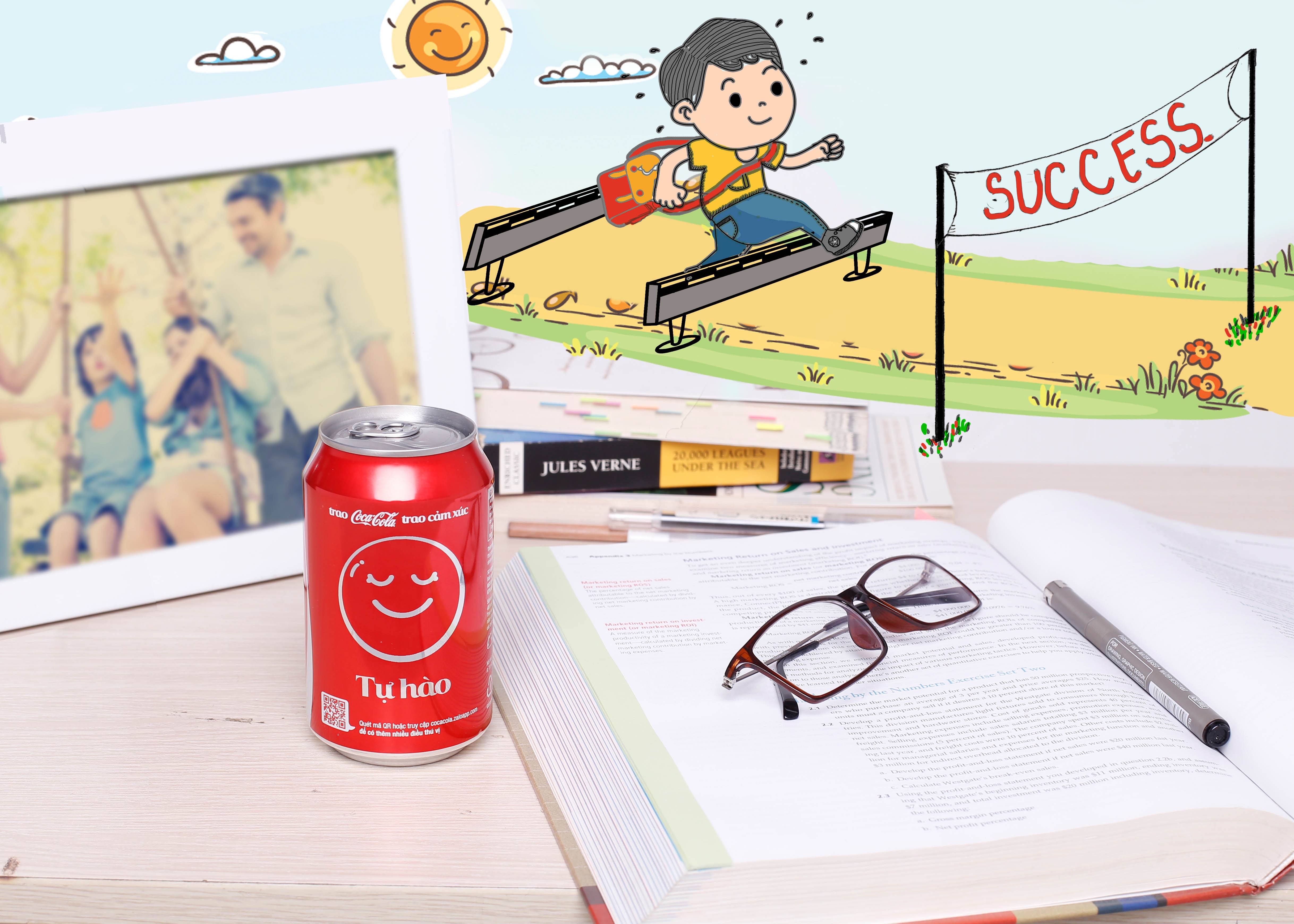 Đi học xa nhà, từng ngày với con đều là cố gắng. Có những lúc giữa một biển người xa lạ, con chỉ muốn bỏ hết tất cả để được chạy về nhà, ôm chầm lấy bố mẹ, nhưng con hiểu điều bố mẹ mong muốn ở con là con mạnh mẽ, kiên cường. Vì thế, mỗi ngày con đều tự nhủ mình: Cố lên, để luôn là niềm tự hào của bố mẹ như từ thuở bé đến giờ. Giữa những kỳ thi, những lo toan của cuộc sống thường ngày, dù không thổ lộ ra nhưng con đều tự nhắc mình: Từng ngày con nỗ lực là để bố mẹ luôn tự hào về con.