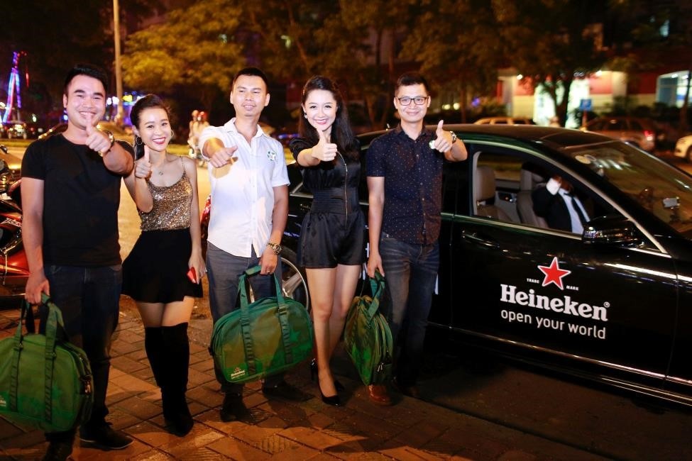 MC Thu Hà và bạn bè hào hứng khám phá thủ đô.