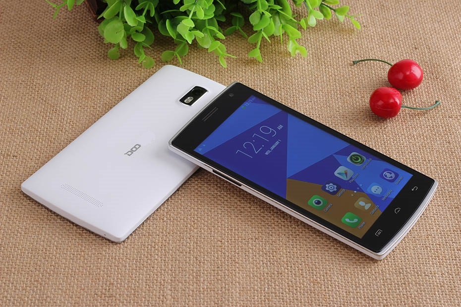 DCO 580: Smartphone thiet ke thoi trang tam gia 4 trieu dong hinh anh