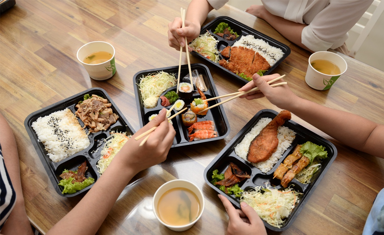 Cac quan an kho co the bo qua tai Hanoi Creative City hinh anh