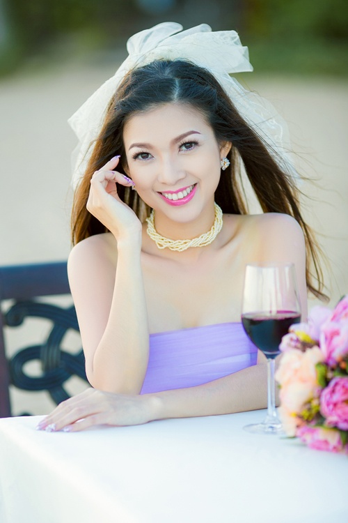 Phong cách trang điểm nhẹ nhàng giúp Phạm Thanh Thảo tươi trẻ hơn