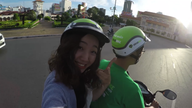 “Khi tự lái xe và bị cuốn theo những hối hả của dòng người, mình không thể cảm nhận thành phố mình đang sống. Chỉ đến khi ngồi đằng sau mới thoải mái ngắm nhìn Sài Gòn”, một Facebooker bày tỏ trên trang cá nhân.