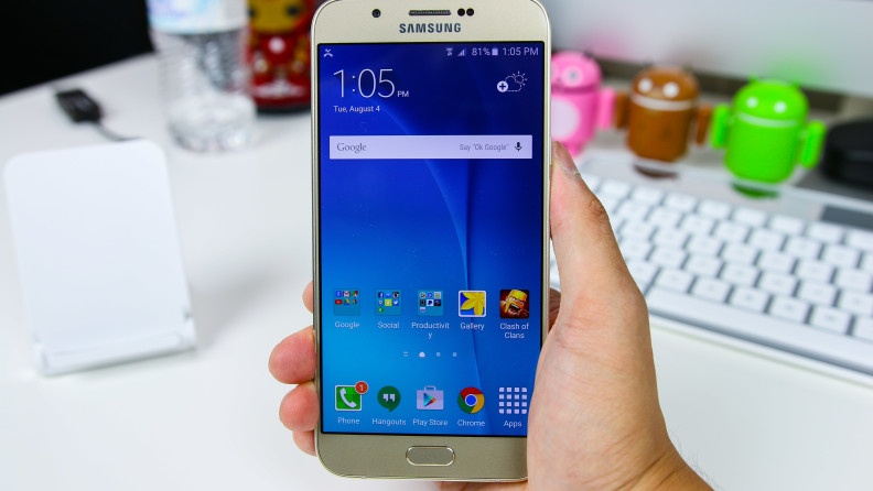 Bên cạnh viên pin dung lượng 3.050 mAh, Galaxy A8 còn hỗ trợ chế độ siêu tiết kiệm pin (Ultra Power Saving), cho phép điện thoại hoạt động bền bỉ dù chỉ cần 10% năng lượng.