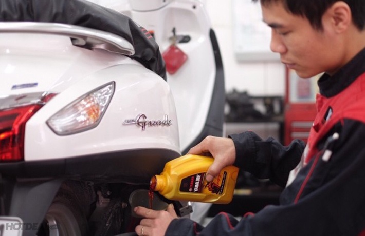 Cach tu thay dau xe may hinh anh