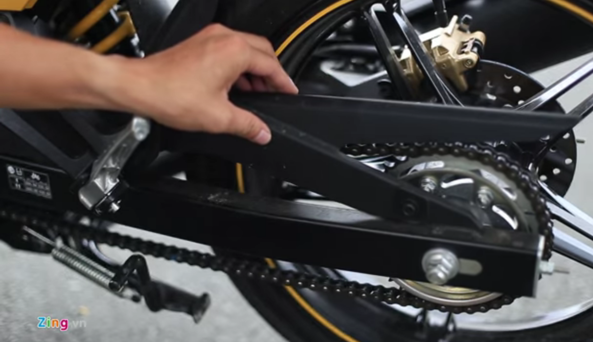 Khi nao can thay nhong, xich xe may? hinh anh